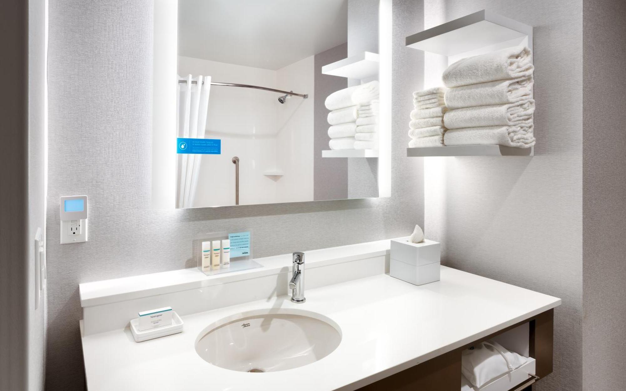 Hampton Inn & Suites Anaheim Resort Convention Center Экстерьер фото