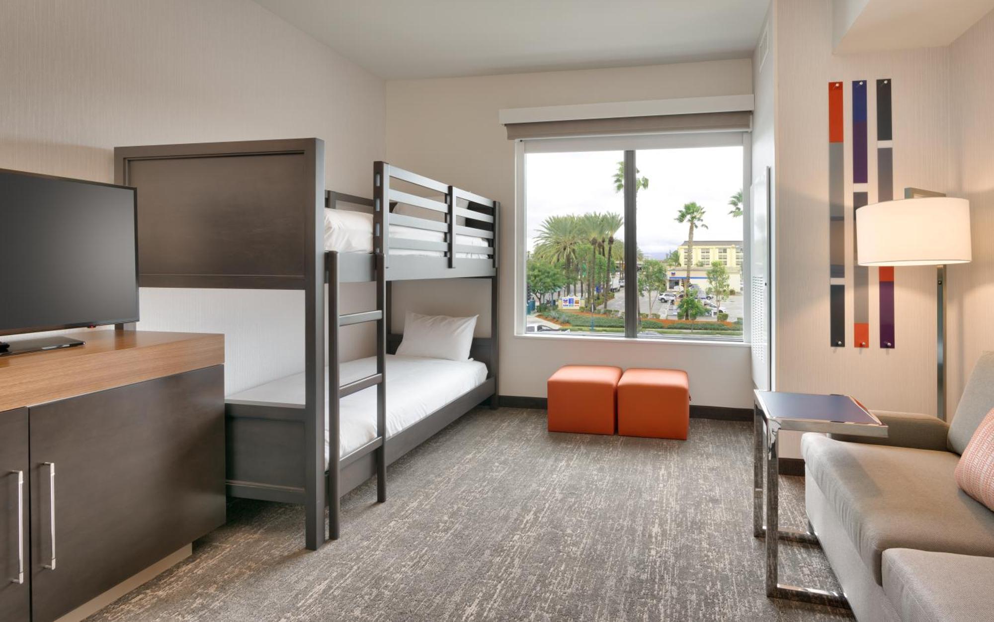 Hampton Inn & Suites Anaheim Resort Convention Center Экстерьер фото