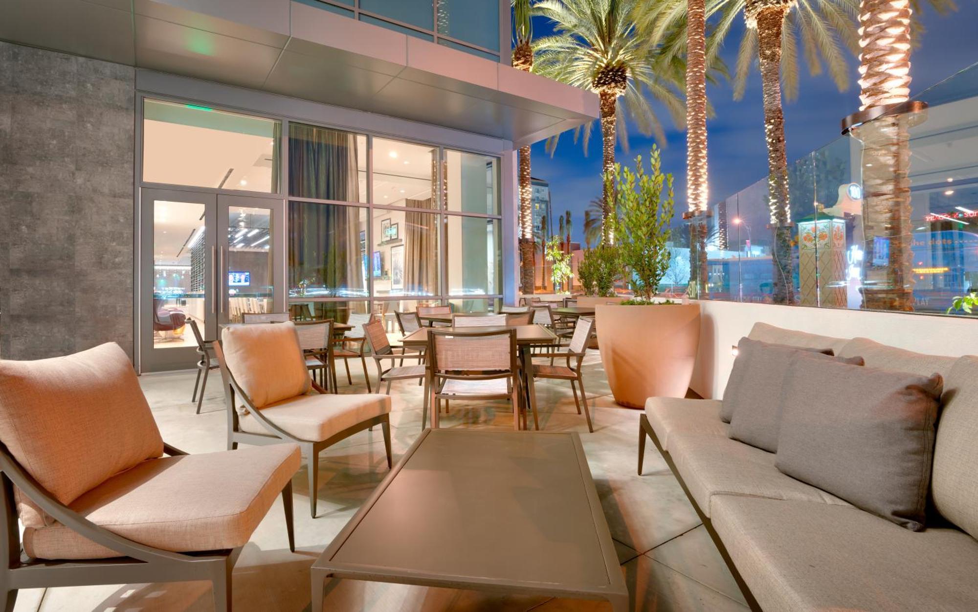 Hampton Inn & Suites Anaheim Resort Convention Center Экстерьер фото