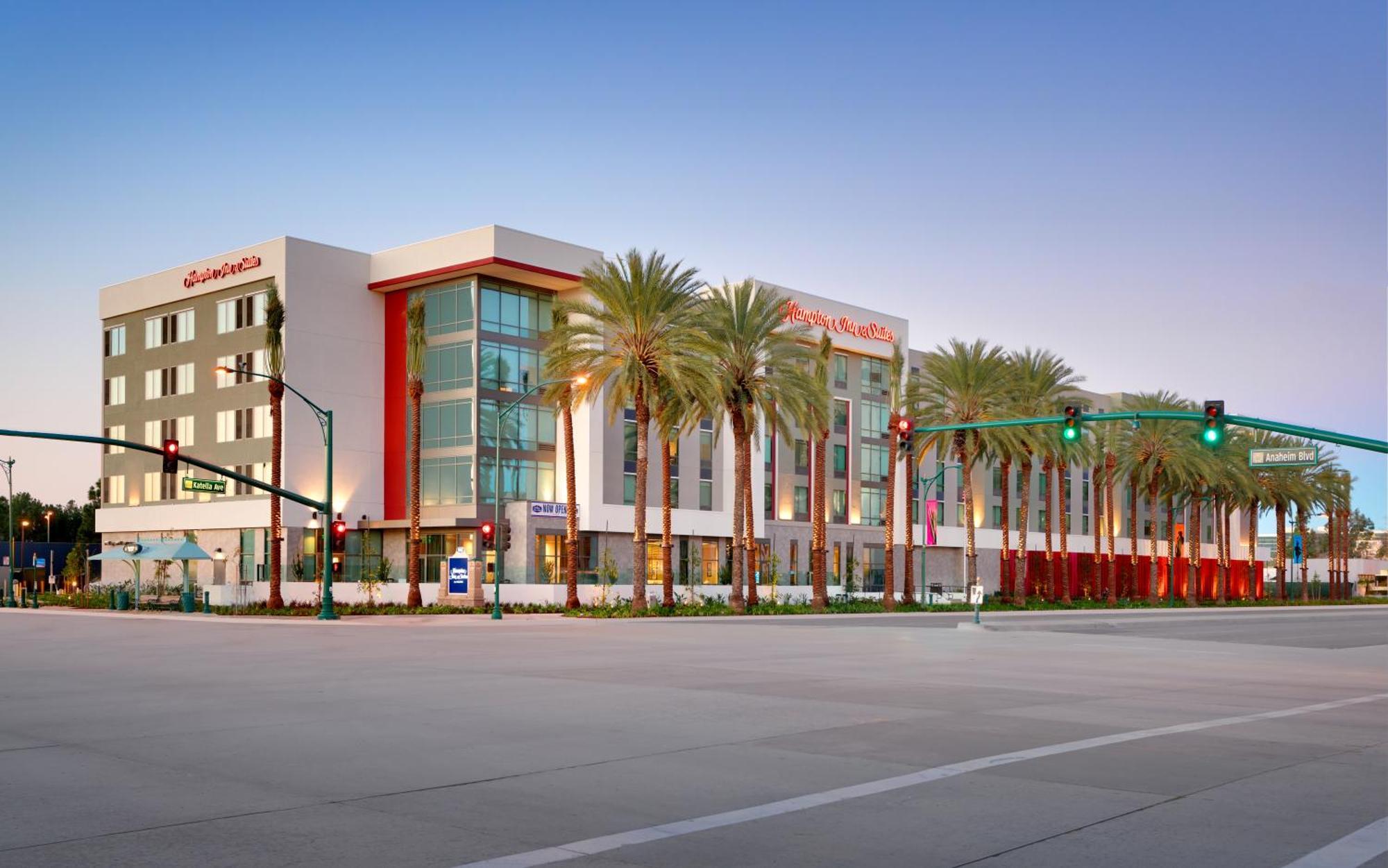 Hampton Inn & Suites Anaheim Resort Convention Center Экстерьер фото