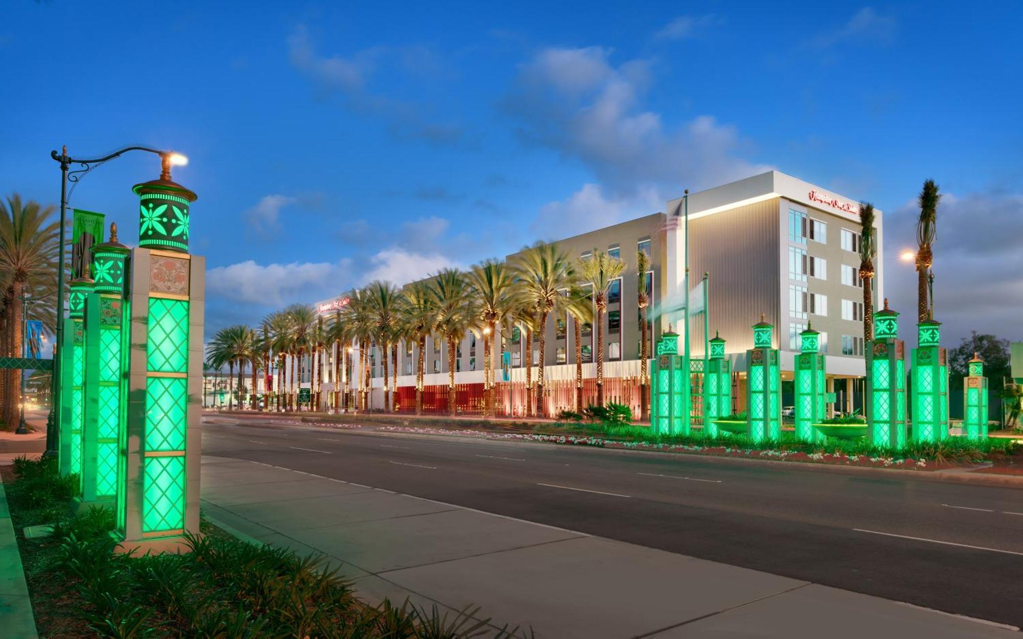 Hampton Inn & Suites Anaheim Resort Convention Center Экстерьер фото