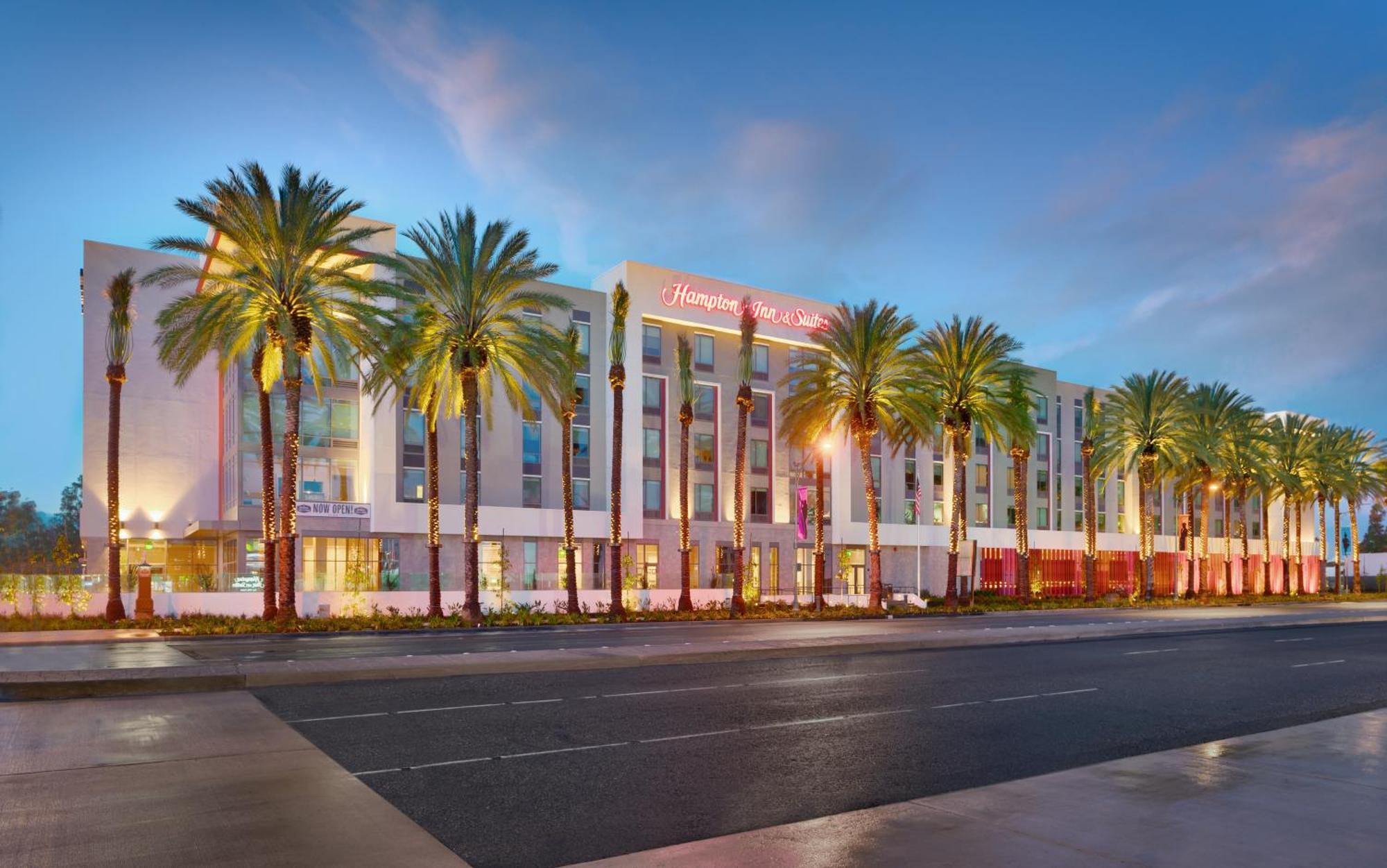 Hampton Inn & Suites Anaheim Resort Convention Center Экстерьер фото