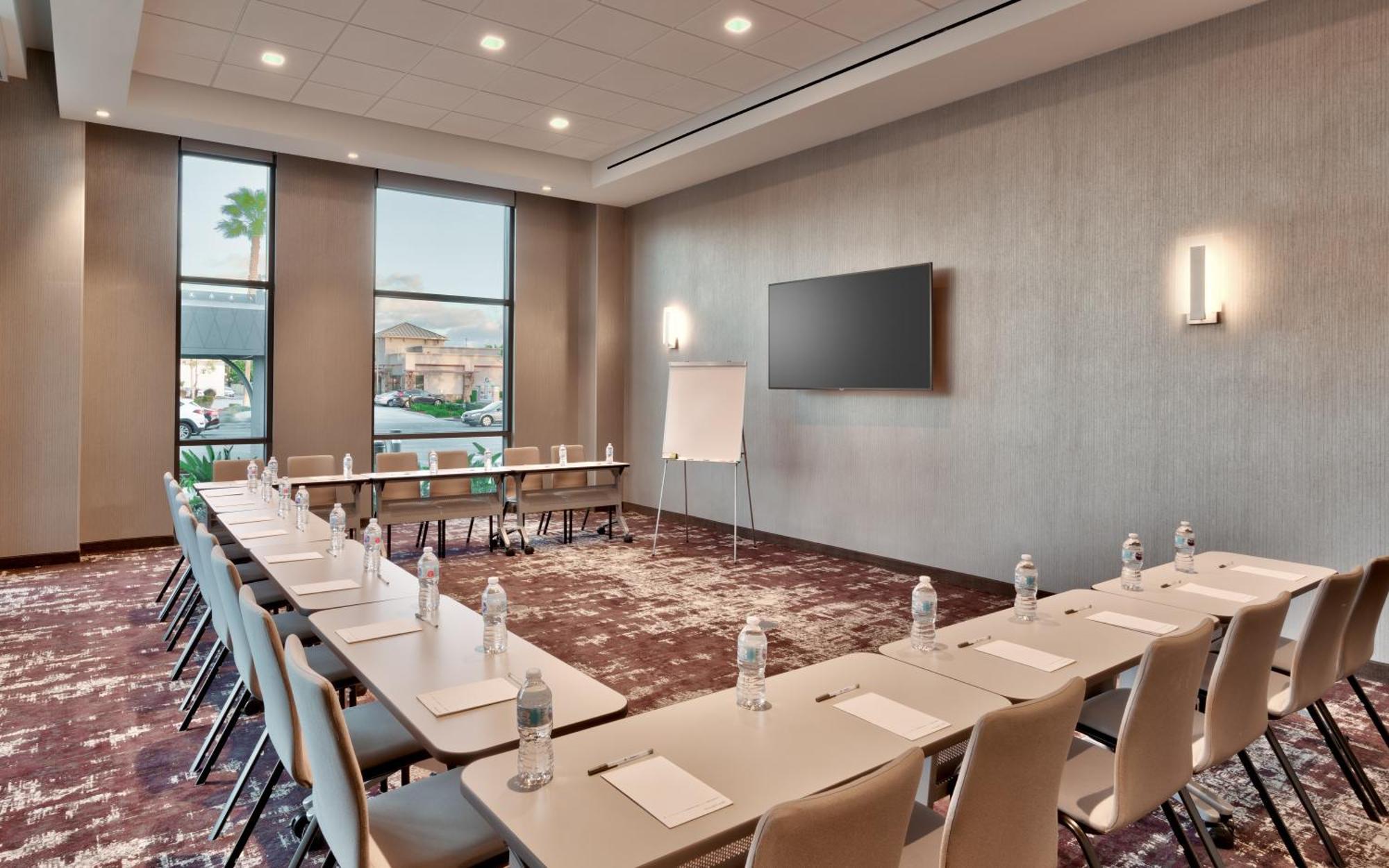 Hampton Inn & Suites Anaheim Resort Convention Center Экстерьер фото