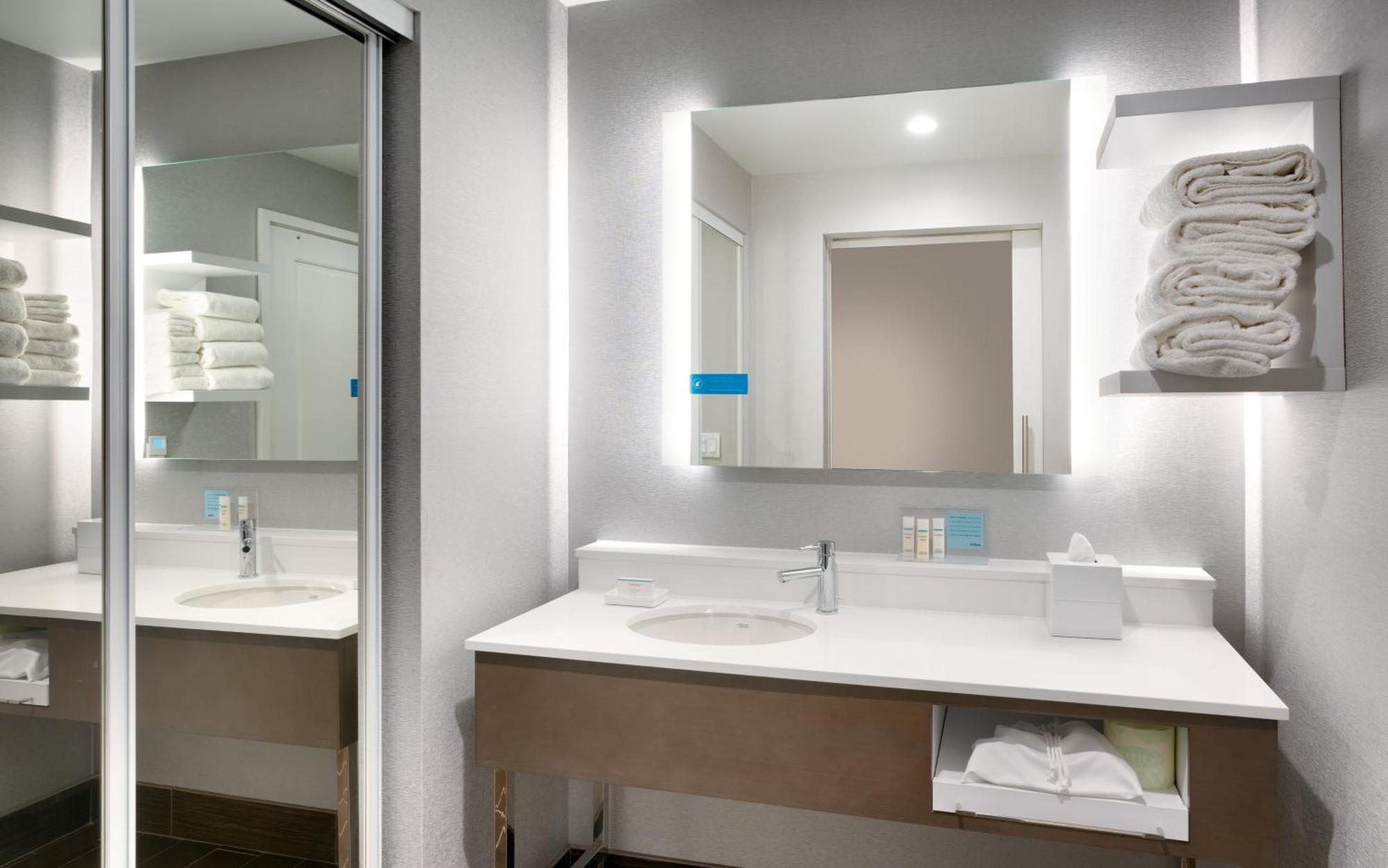 Hampton Inn & Suites Anaheim Resort Convention Center Экстерьер фото