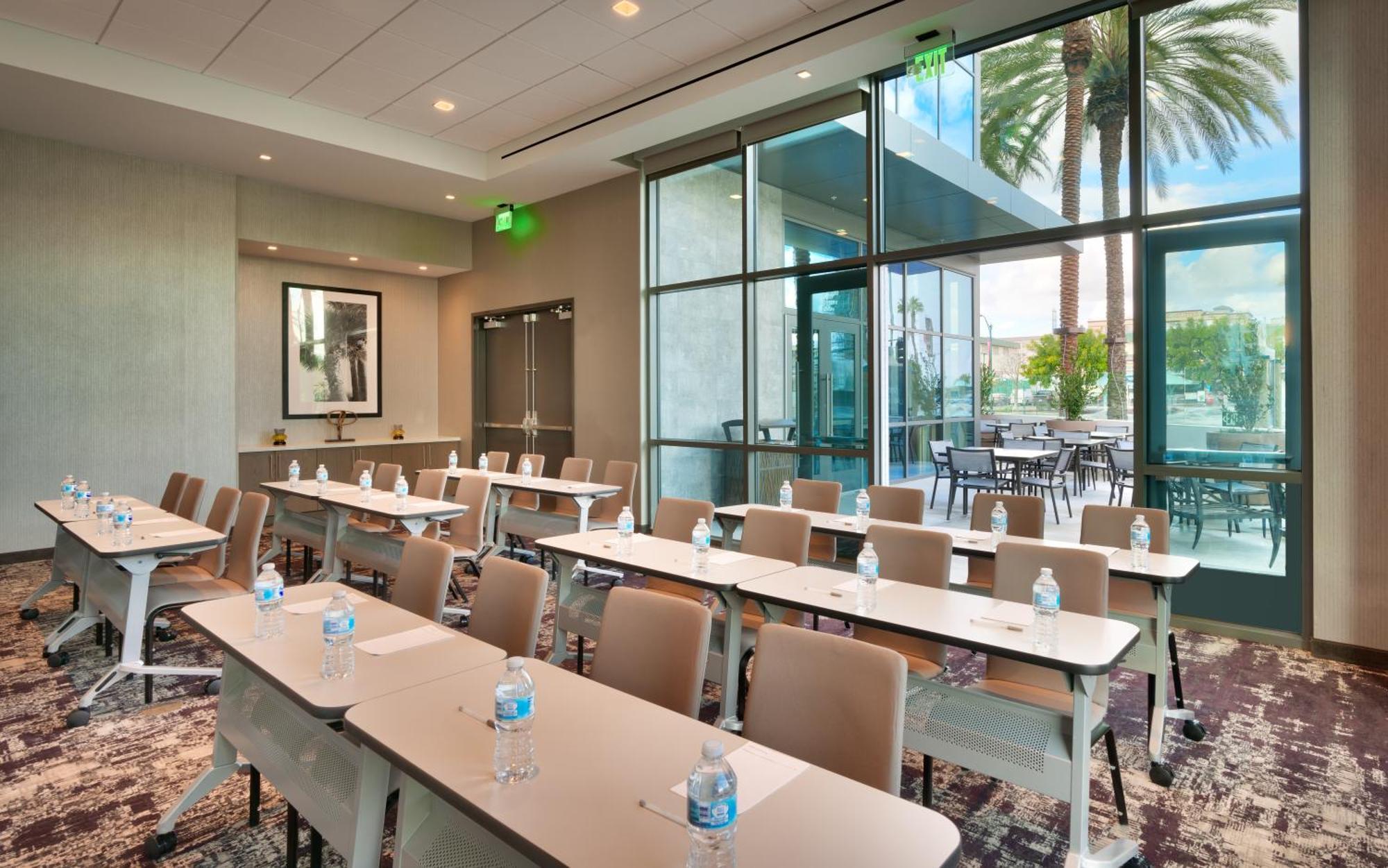 Hampton Inn & Suites Anaheim Resort Convention Center Экстерьер фото