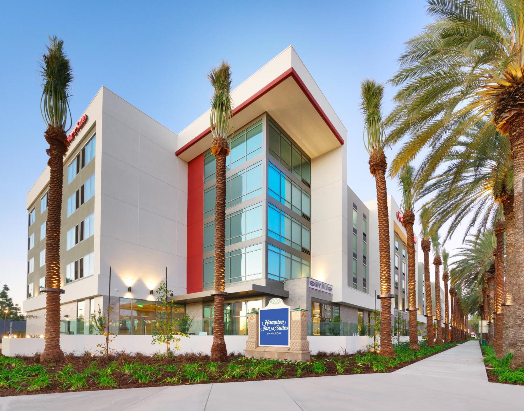 Hampton Inn & Suites Anaheim Resort Convention Center Экстерьер фото