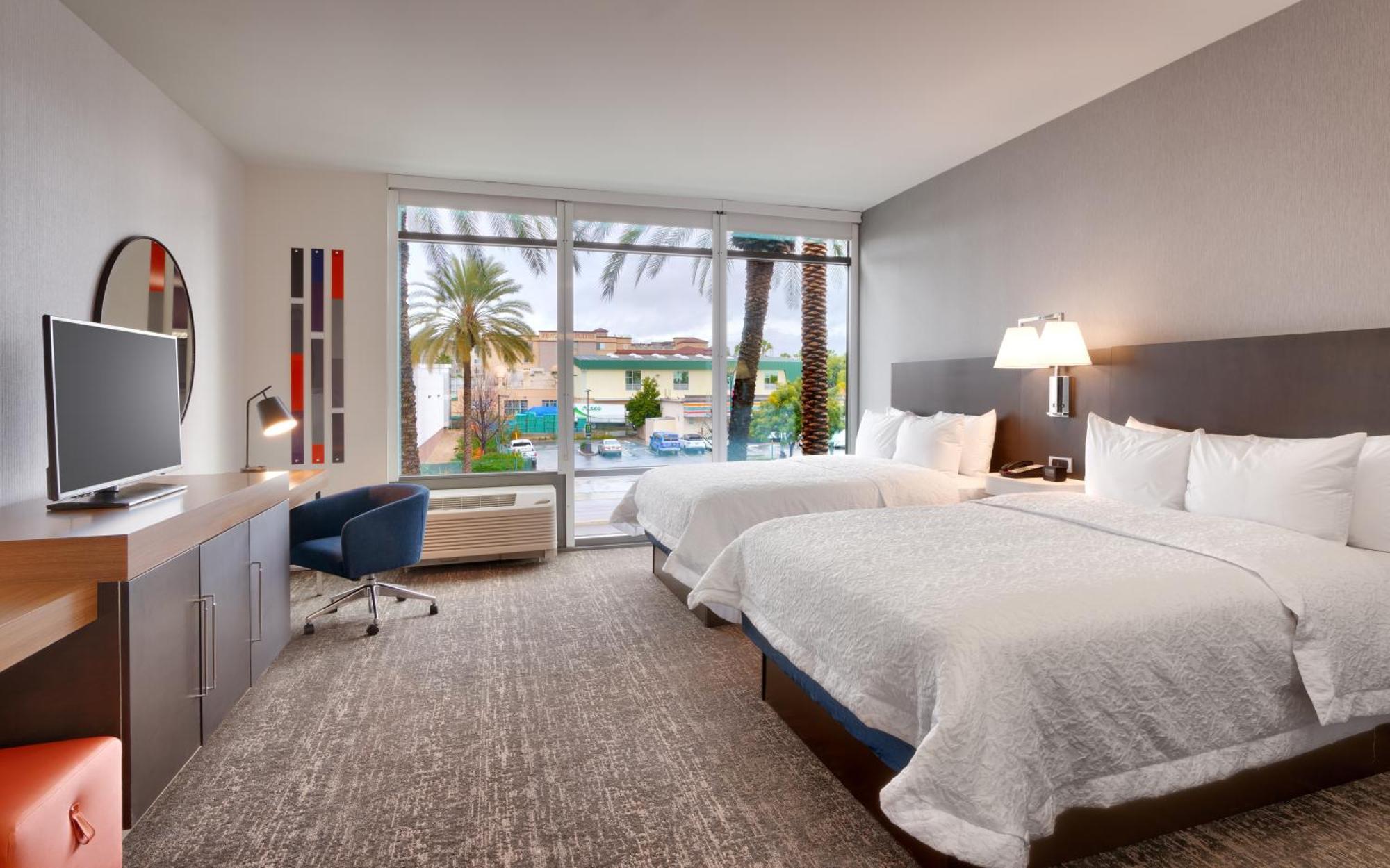 Hampton Inn & Suites Anaheim Resort Convention Center Экстерьер фото