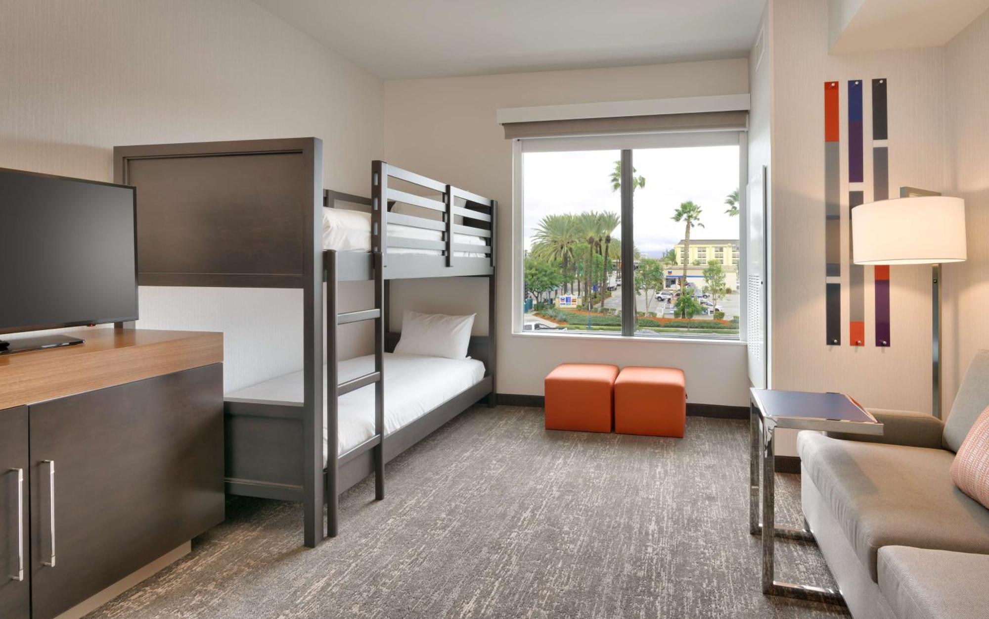 Hampton Inn & Suites Anaheim Resort Convention Center Экстерьер фото